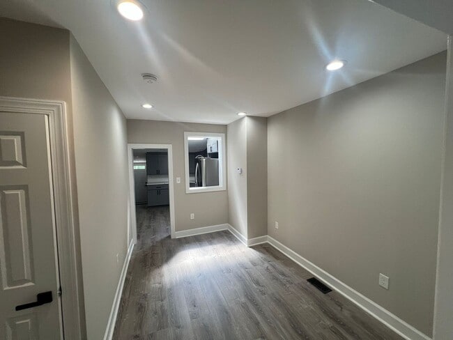 Building Photo - Completely Remodeled 2 Bed 1 Bath
