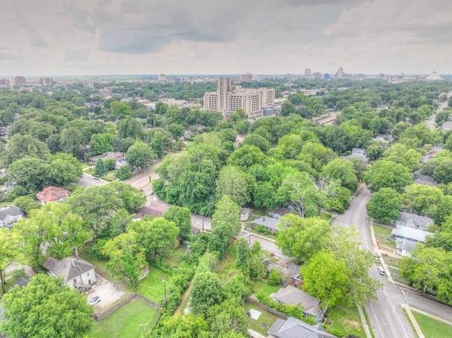 Building Photo - 1524 N Parkway