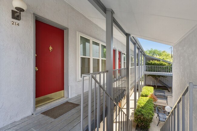 Foto del edificio - 3827 Gilbert Ave