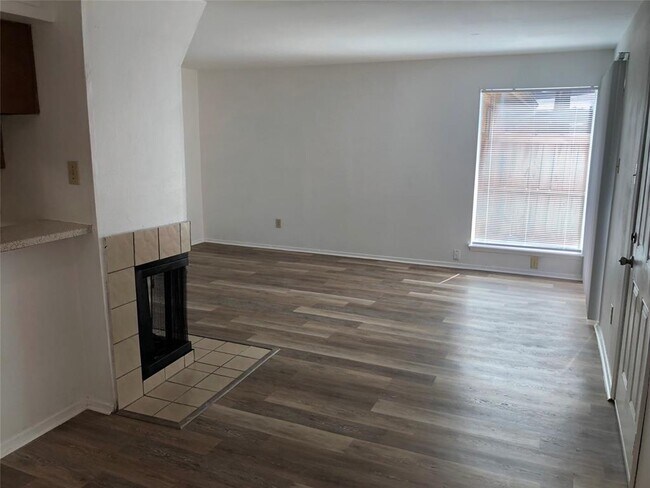 Building Photo - 8048 Sands Point Dr