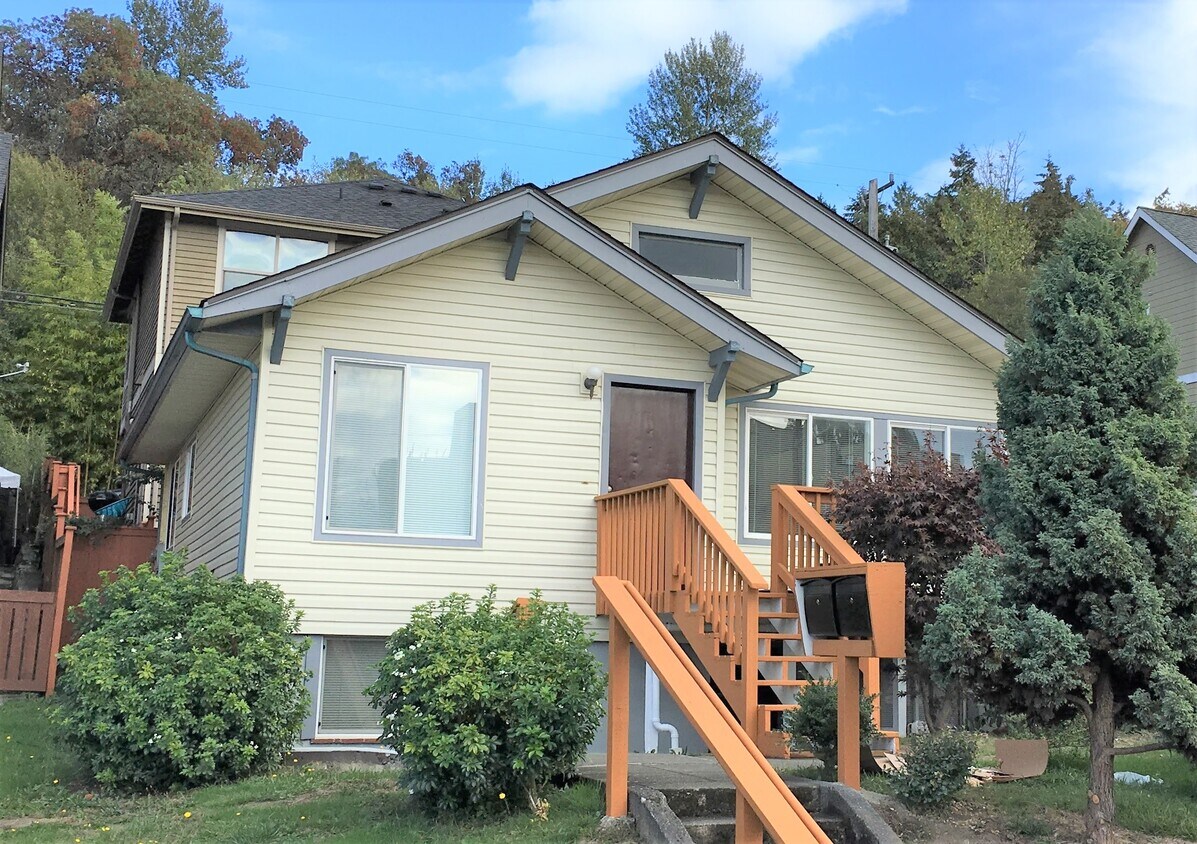 Primary Photo - 4804 Delridge Way SW