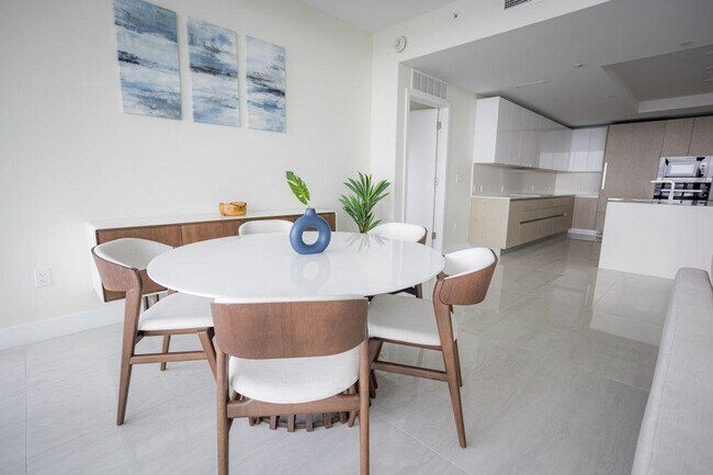 Foto del edificio - 3100 N Ocean Dr