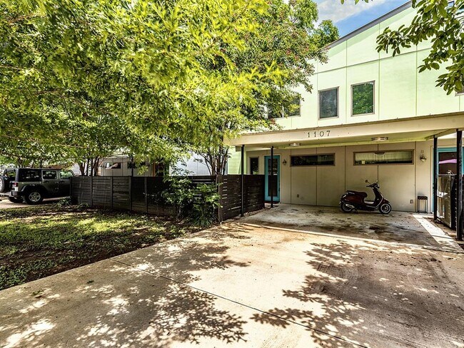 Foto del edificio - 1107 Mahan Dr