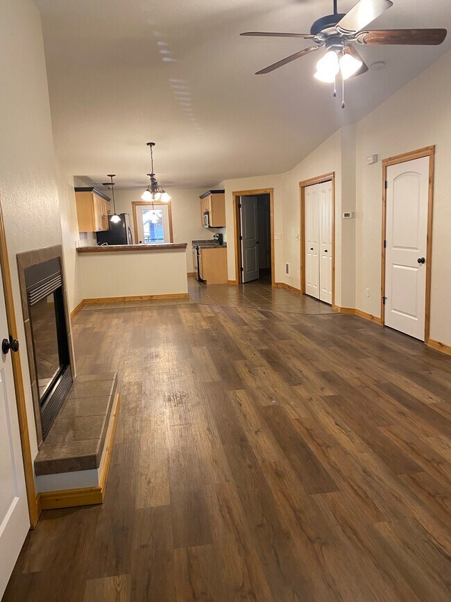 Foto del edificio - 2902 Tina Ave