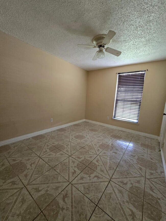 Foto del edificio - 822 Ivy Hollow St