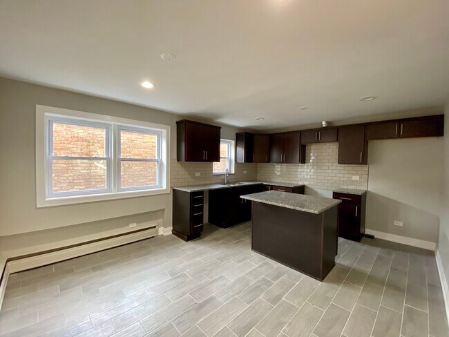 Foto del edificio - 5812 W 16th St