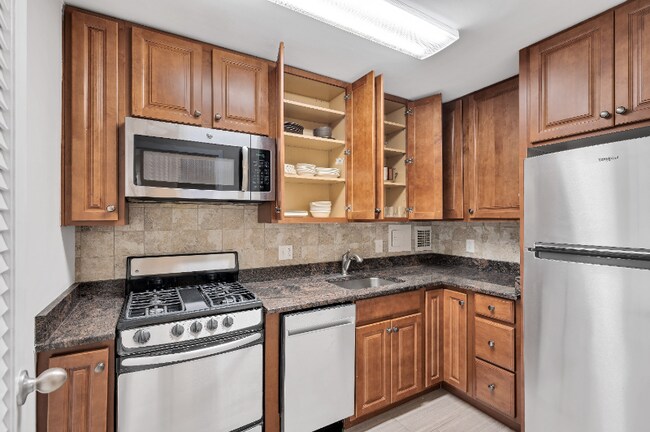 Foto del edificio - 2401 H St NW