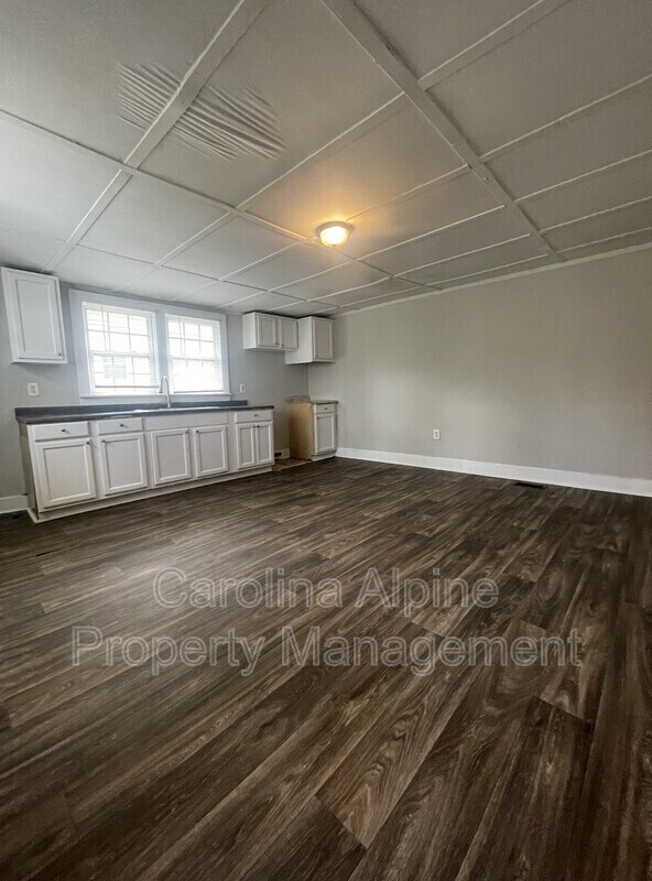 Building Photo - 412 S Webb St