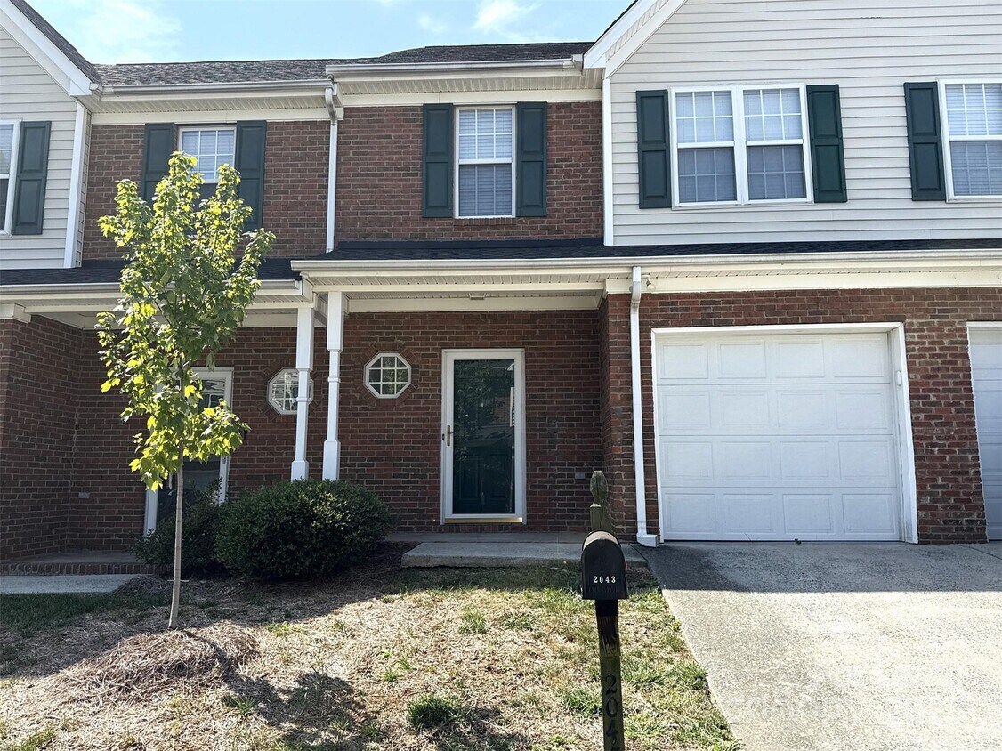 Foto principal - 2043 Lennox Square Rd