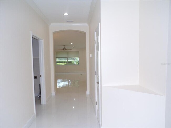 Foto del edificio - 6200 Falcon Lair Dr