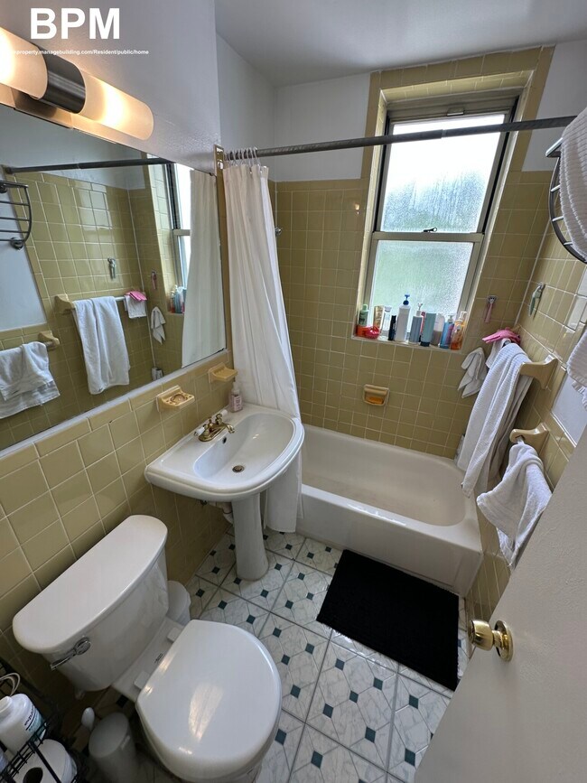 Building Photo - 20 Colborne Rd