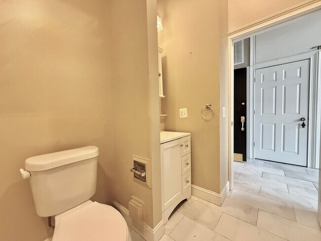 Foto del edificio - Spacious 1 Bedroom Apartment FOR RENT in Chester PA $1350