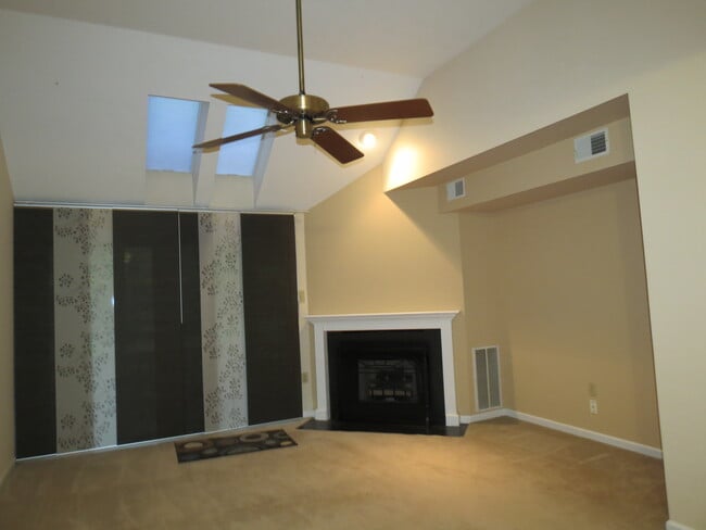Building Photo - 251 Miley Rd