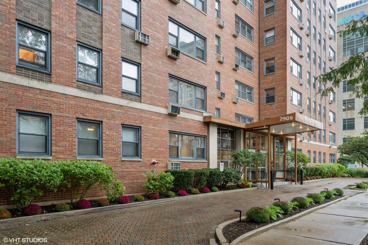 Primary Photo - 2909 N Sheridan Rd