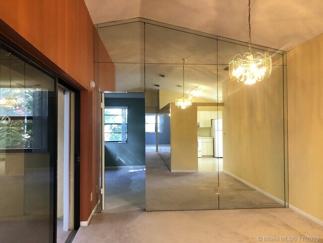 Foto del edificio - 335 Ives Dairy Rd