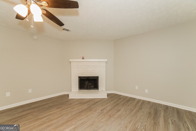 Foto del edificio - 1130 Walnut Creek Ln