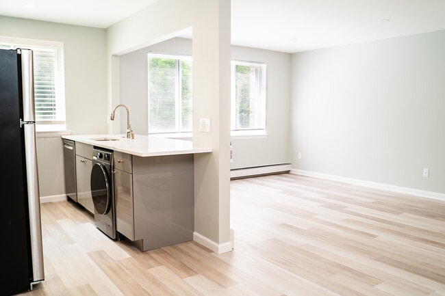 1 Bedroom Kitchen/Living room - New Country Club Estates