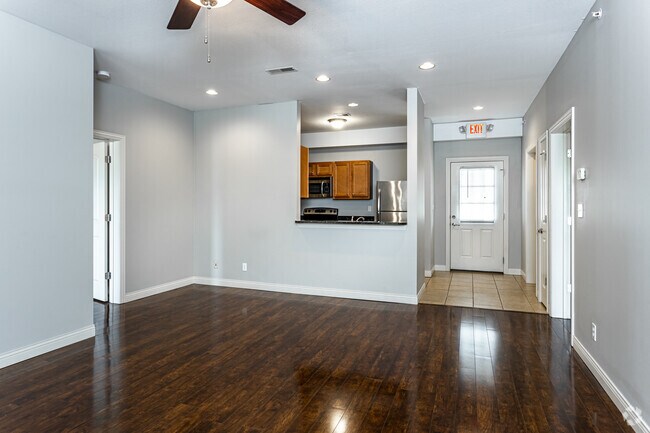 2HAB, 2BA - 1063 ft² - Lofts at The Manor Apartments