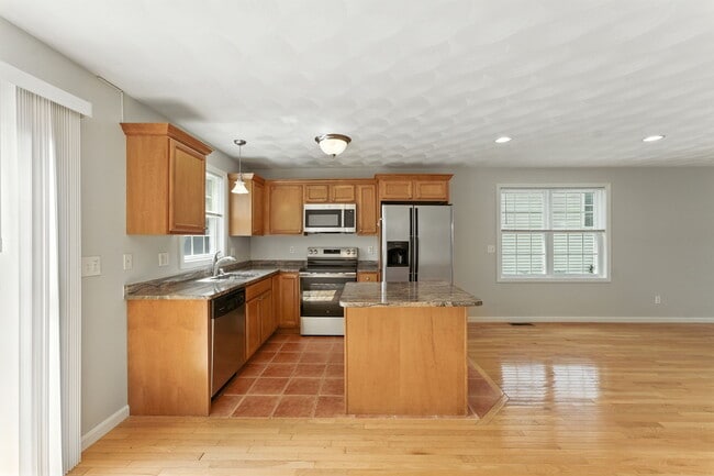 Building Photo - 18 Lisi Ln