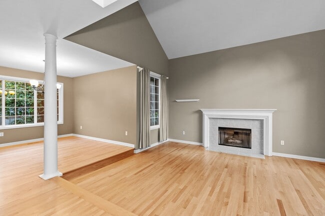 Foto del edificio - Spacious 4 bed/2.5 bath in Kirkland