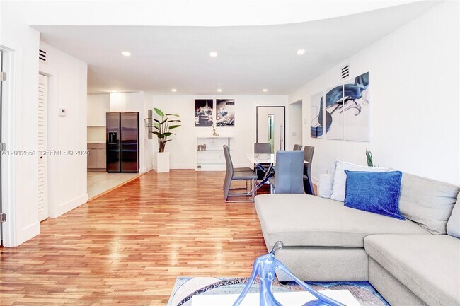 Foto del edificio - 360 NE 116th St