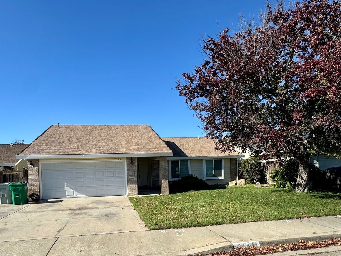 Foto principal - Charming & Move-In Ready 2+ bedroom/ 2 bathroom Home in the Heart of Atwater!