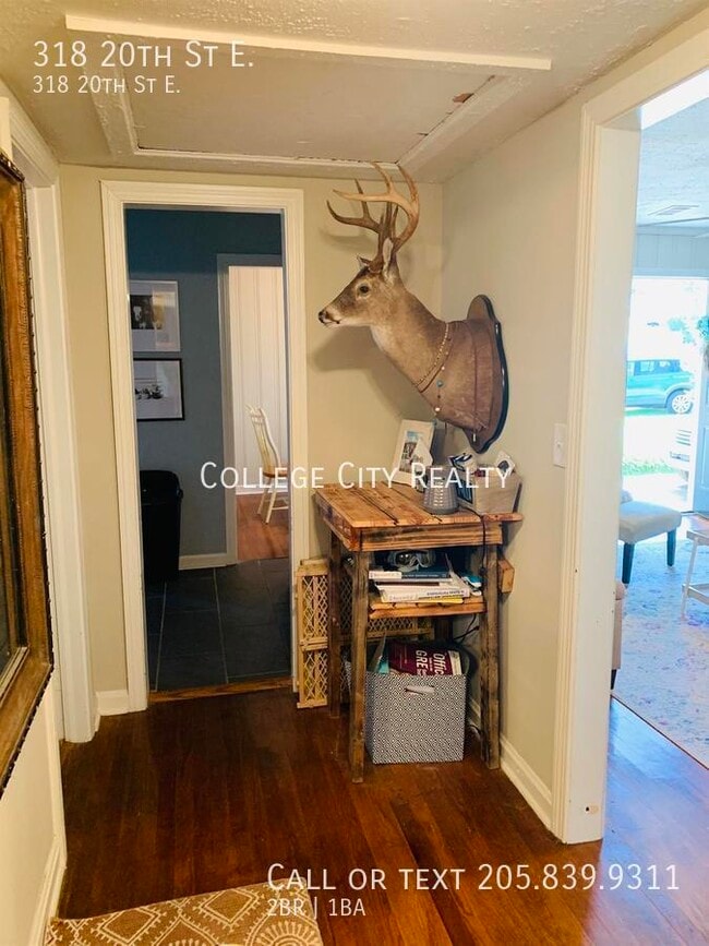 Building Photo - 318 20th E St