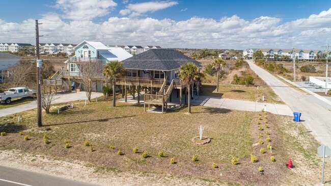Building Photo - Short Term Rental Only Available until May...