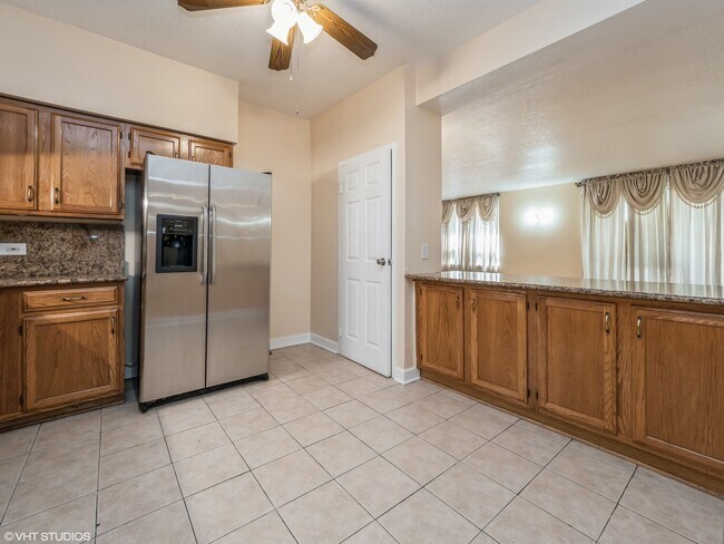Building Photo - 8801 W Golf Rd