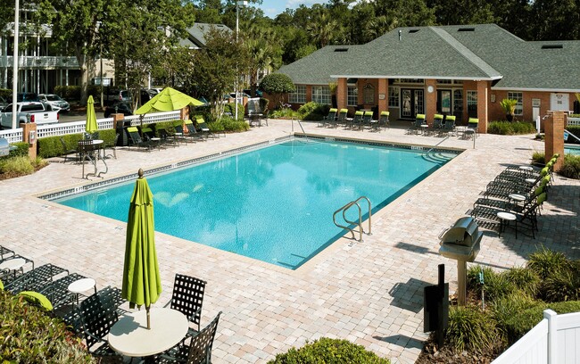 Building Photo - Lake Crossing Apartments