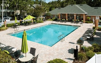 Building Photo - Lake Crossing Apartments