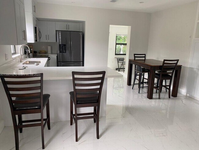 Foto del edificio - 117 NE 49th St