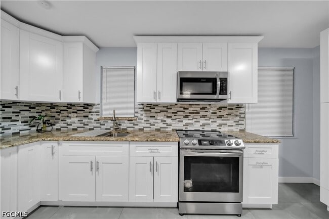 Building Photo - 77 Glenmont Dr W