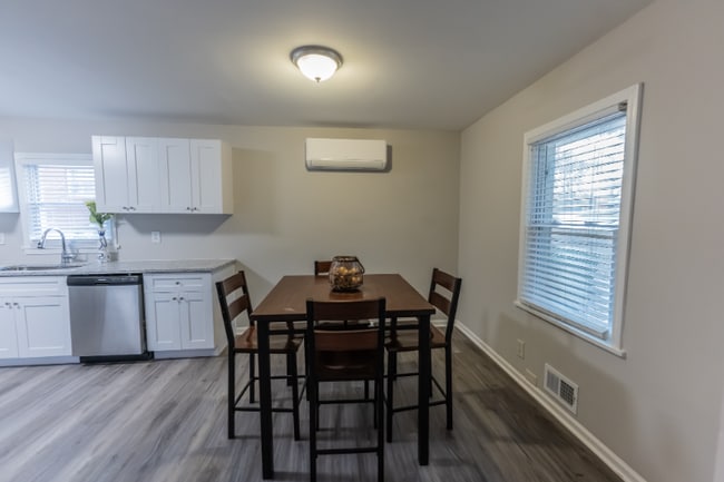 Foto del edificio - 586 Oakside Dr SW