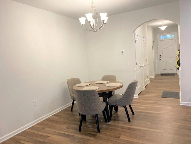 Foto del edificio - 6185 Beale Loop