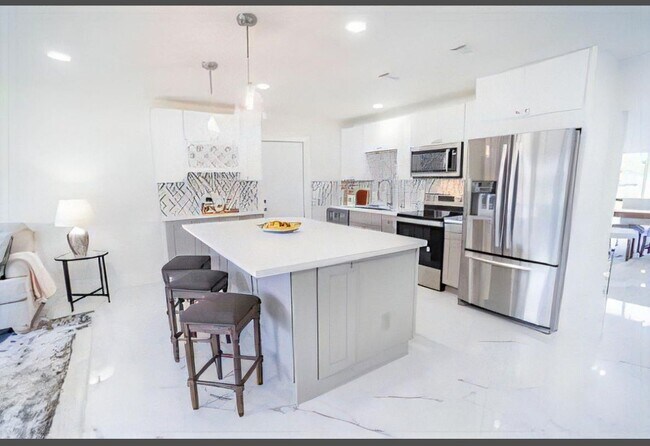 Foto del edificio - 469 SW Duval Ave