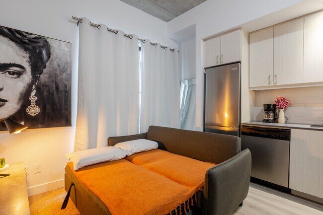 Building Photo - 517 Rue Saint-Henri
