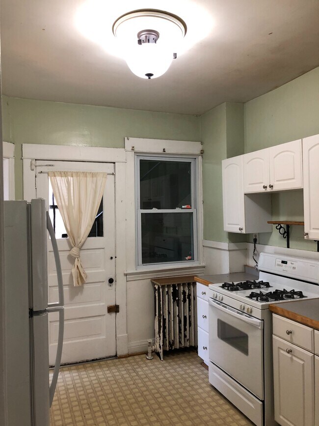 Foto del edificio - 822 W 35th St