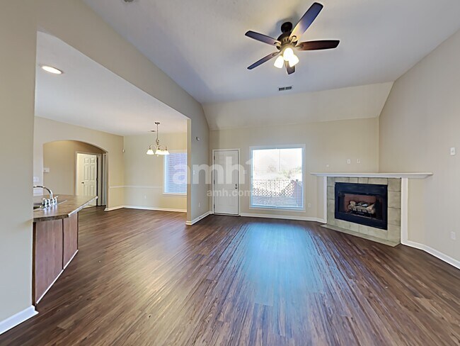 Building Photo - 1646 Golden Oaks Loop North