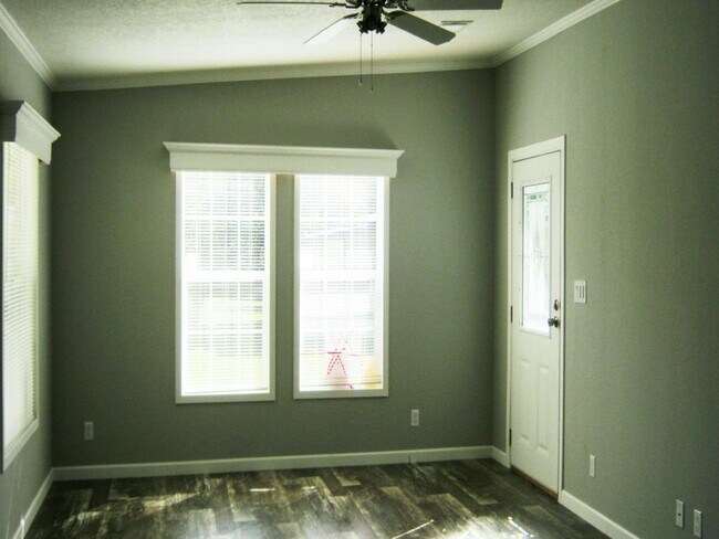 Building Photo - 374 Windsor Dr