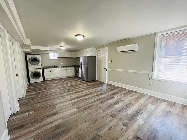 Foto del edificio - Room in Duplex on Heathcliff St