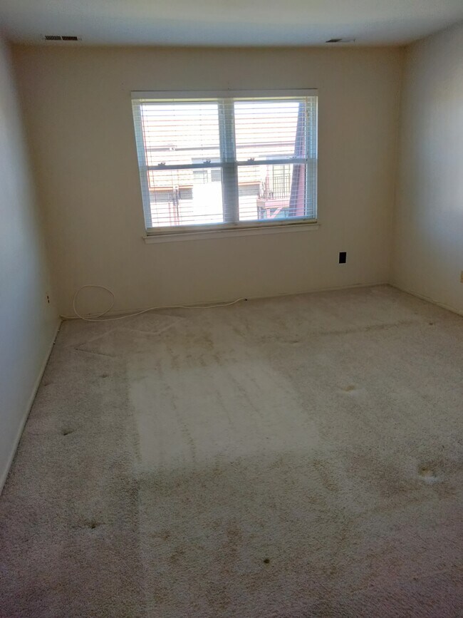 706 N Oaks Blvd Unit 706, North Brunswick Township, NJ 08902 Condo