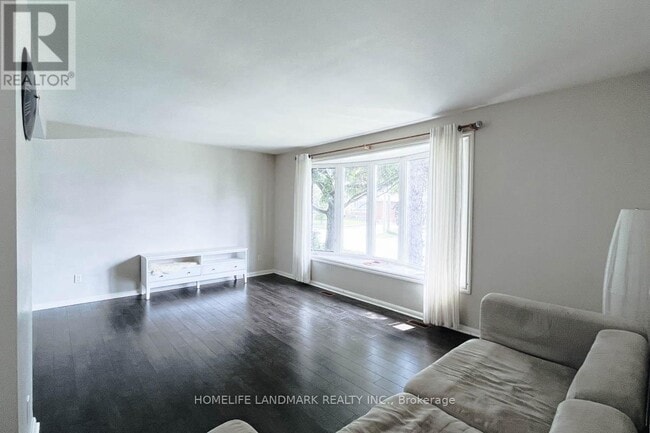 Building Photo - 16 Lochinvar Crescent