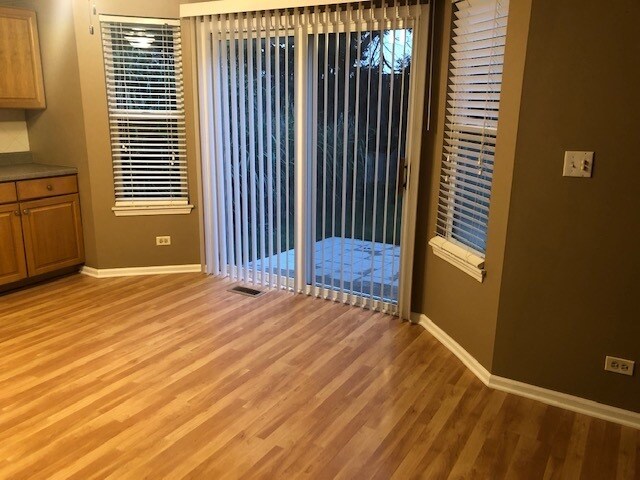 Building Photo - 711 Violet Cir