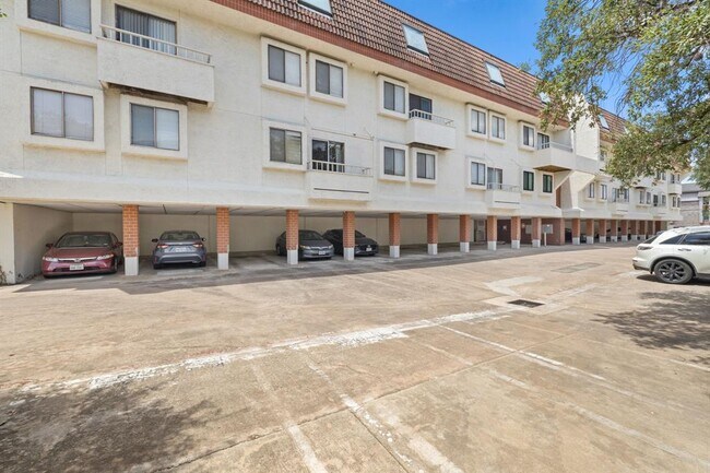 Foto del edificio - 3115 Helms St