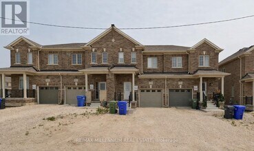 Building Photo - 289 Russell St