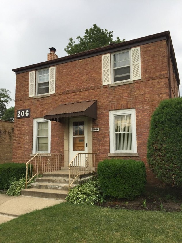 206 W Irving Park Rd, Bensenville, IL 60106 House Rental in
