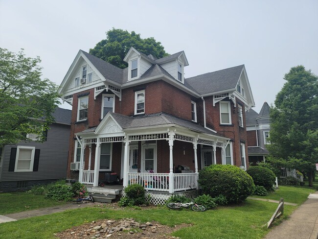 Building Photo - 245 Commerce St