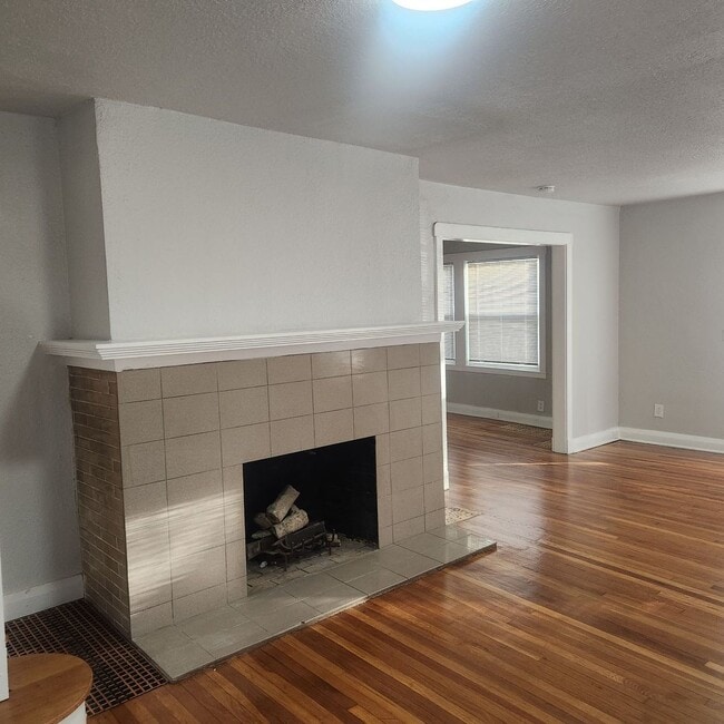Building Photo - Newly Renovated Home with 4 Bedrooms, 2 Ba...