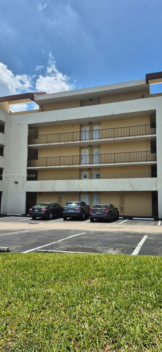Building Photo - 8870 Fontainebleau Blvd